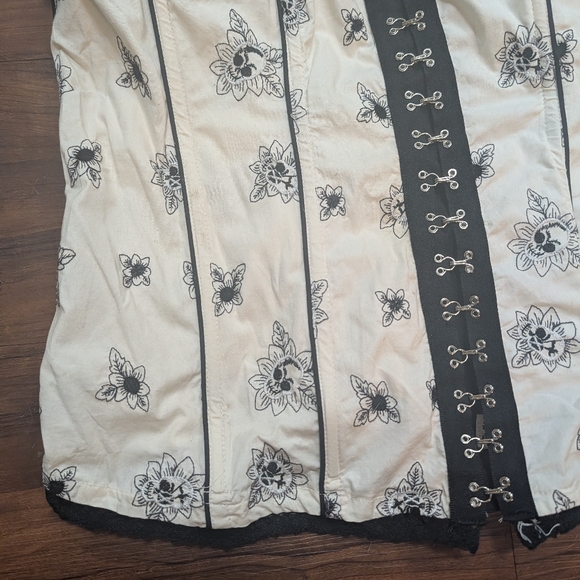 Tripp NYC Vtg ivory cotton Boned corset with black embroidered flower skulls XXL - Picture 6 of 13